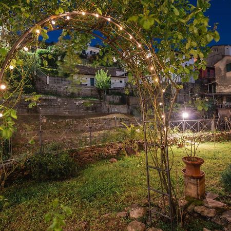 La Casa Delle Pietre Parlanti - Casa In Pietra Ai Piedi Del Parco Delle 5 Terre Bed & Breakfast Biassa ภายนอก รูปภาพ