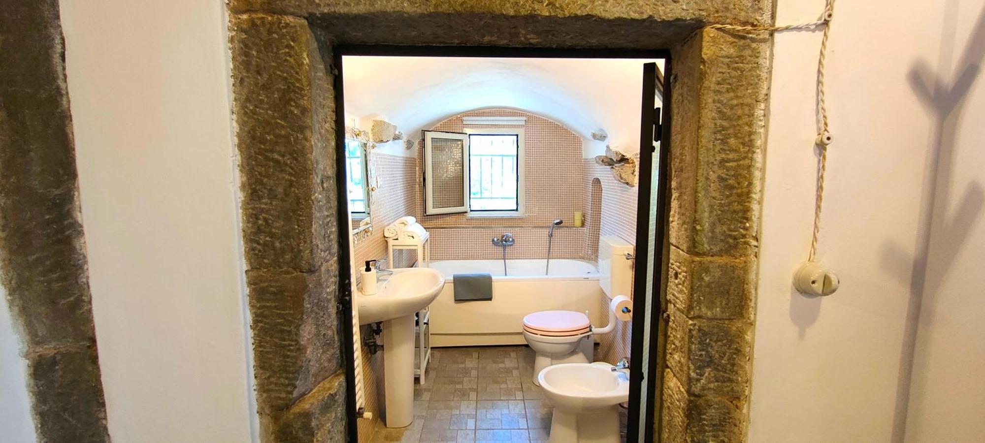 La Casa Delle Pietre Parlanti - Casa In Pietra Ai Piedi Del Parco Delle 5 Terre Bed & Breakfast Biassa ภายนอก รูปภาพ