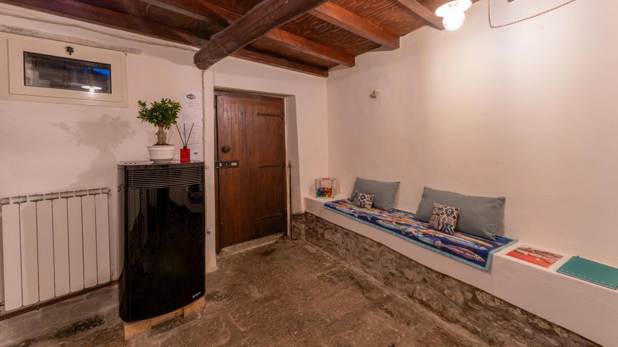 La Casa Delle Pietre Parlanti - Casa In Pietra Ai Piedi Del Parco Delle 5 Terre Bed & Breakfast Biassa ภายนอก รูปภาพ