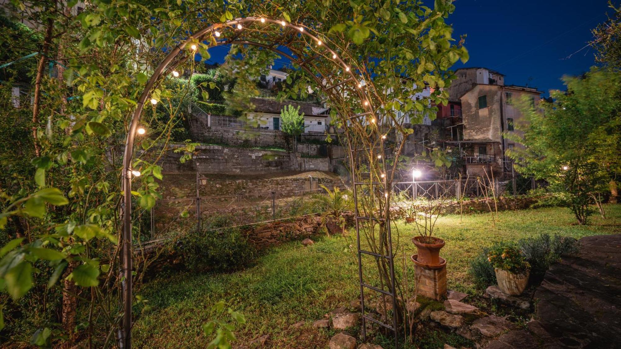 La Casa Delle Pietre Parlanti - Casa In Pietra Ai Piedi Del Parco Delle 5 Terre Bed & Breakfast Biassa ภายนอก รูปภาพ